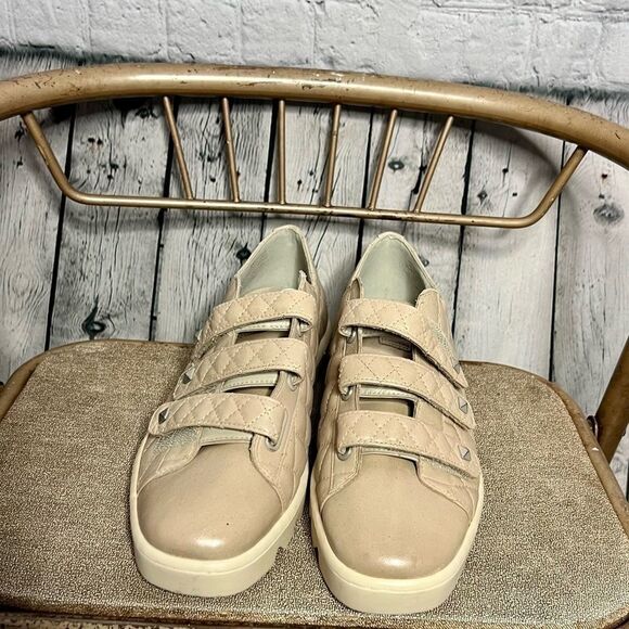 NEW Bernardo taupe quilted leather chunky sole sneakers size 9M - Picture 5 of 10